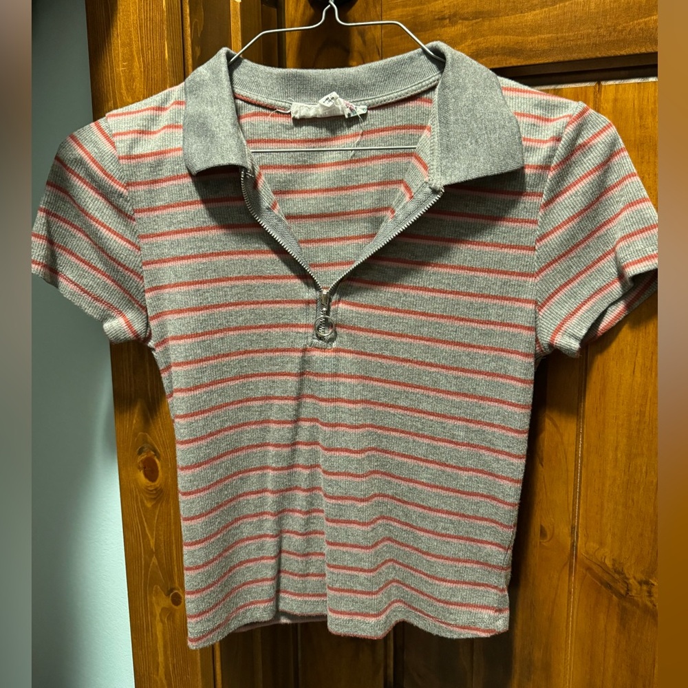 Juniors medium cropped shirt